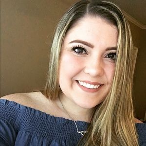 Meet your Posher, Alexis